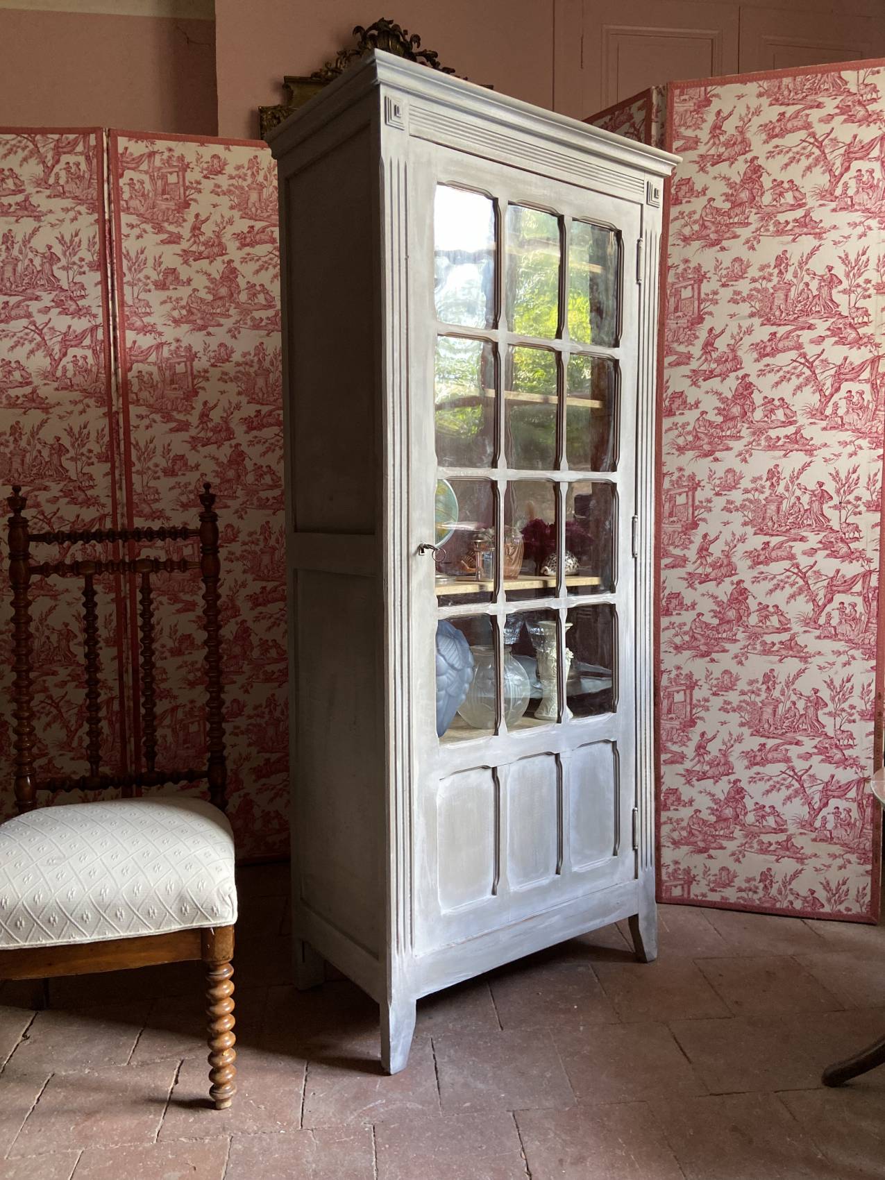 Armoire parisienne vitrée