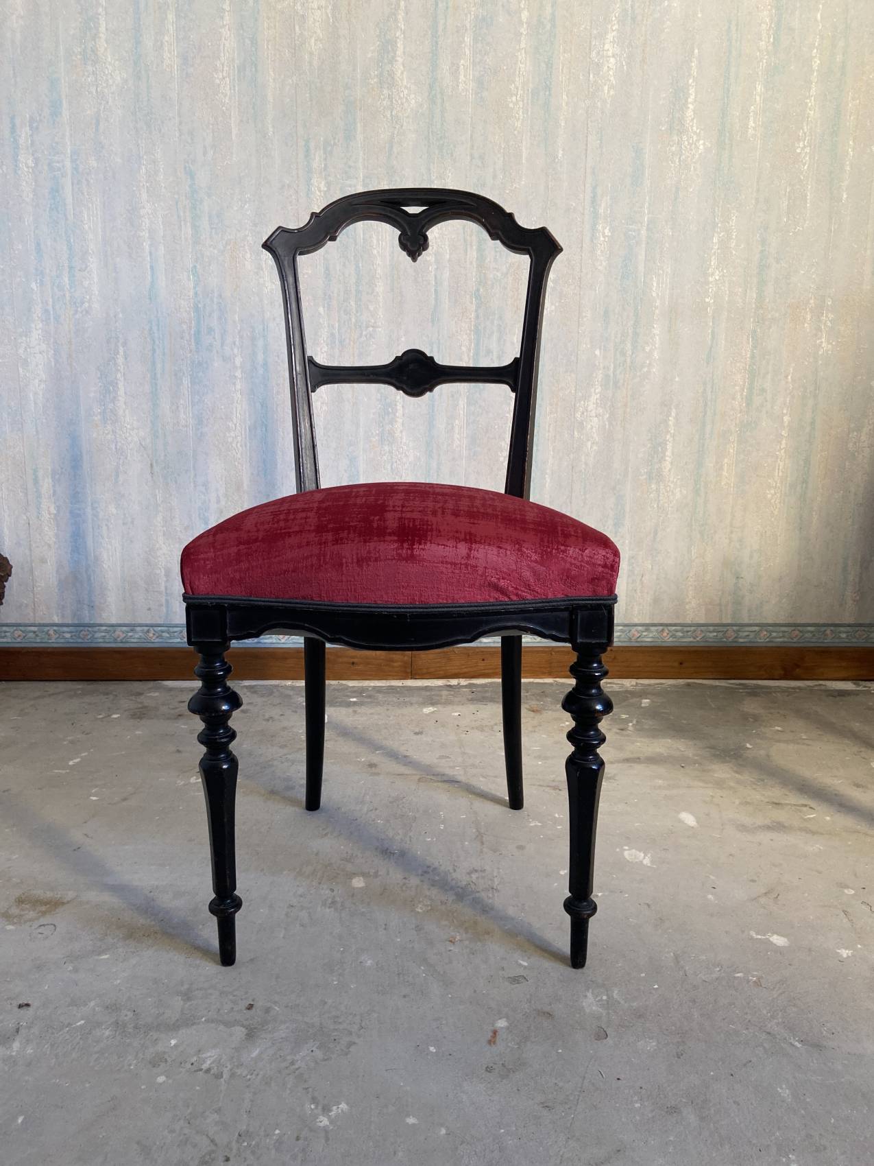 Chaise ancienne Napoléon III rénovée entièrement velours rouge ...