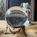Boule de cristal époque XIXe – Socle en bronze doré style Louis XVI