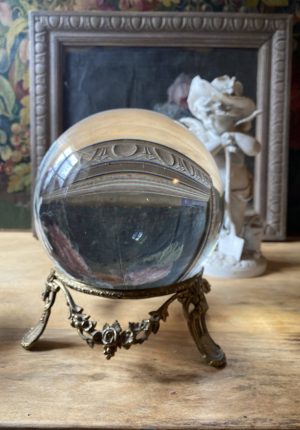 Boule de cristal époque XIXe – Socle en bronze doré style Louis XVI