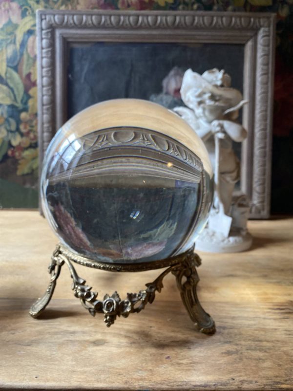 Boule de cristal époque XIXe – Socle en bronze doré style Louis XVI