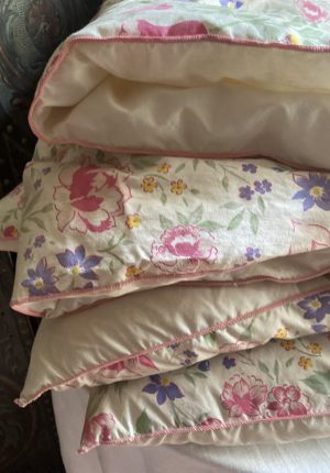 Edredon ancien réversible en plumes d’oie – Motif de pivoines  – 130 x 180 