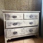 Grande commode ancienne époque du XIXe en chêne massif - patine à l'ancienne beige