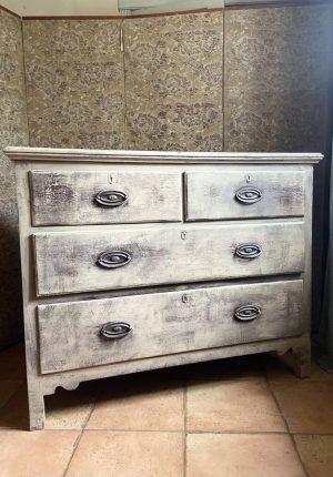 Grande commode ancienne époque du XIXe en chêne massif - patine à l'ancienne beige