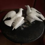 Sculpture en Biscuit d'Époque 1900 : "La Colombe" – Un Chef-d'œuvre de la Porcelaine Fine