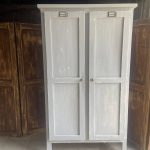 Petite armoire parisienne des années 50 - patine à l’ancienne -gris perle