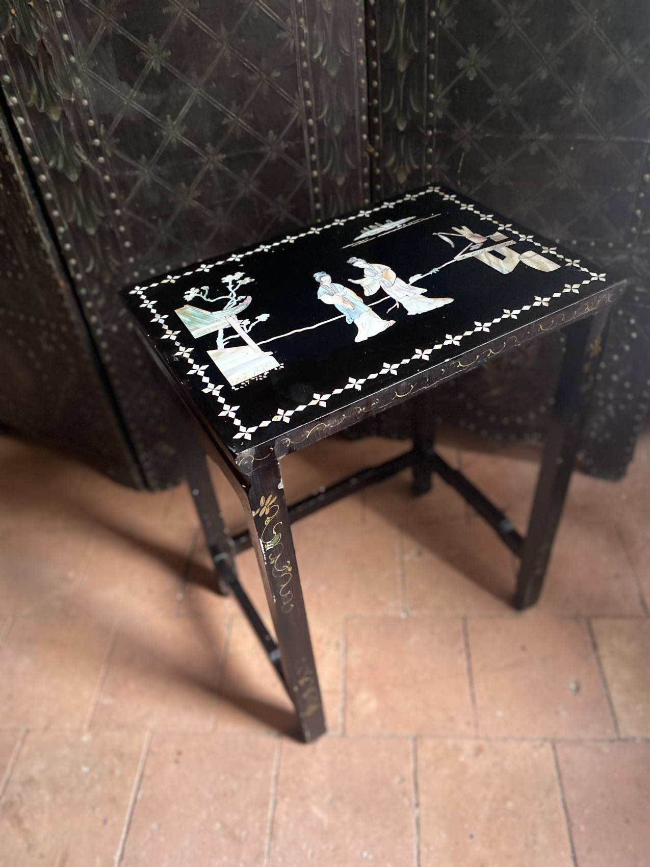 Table chinoise des années 50