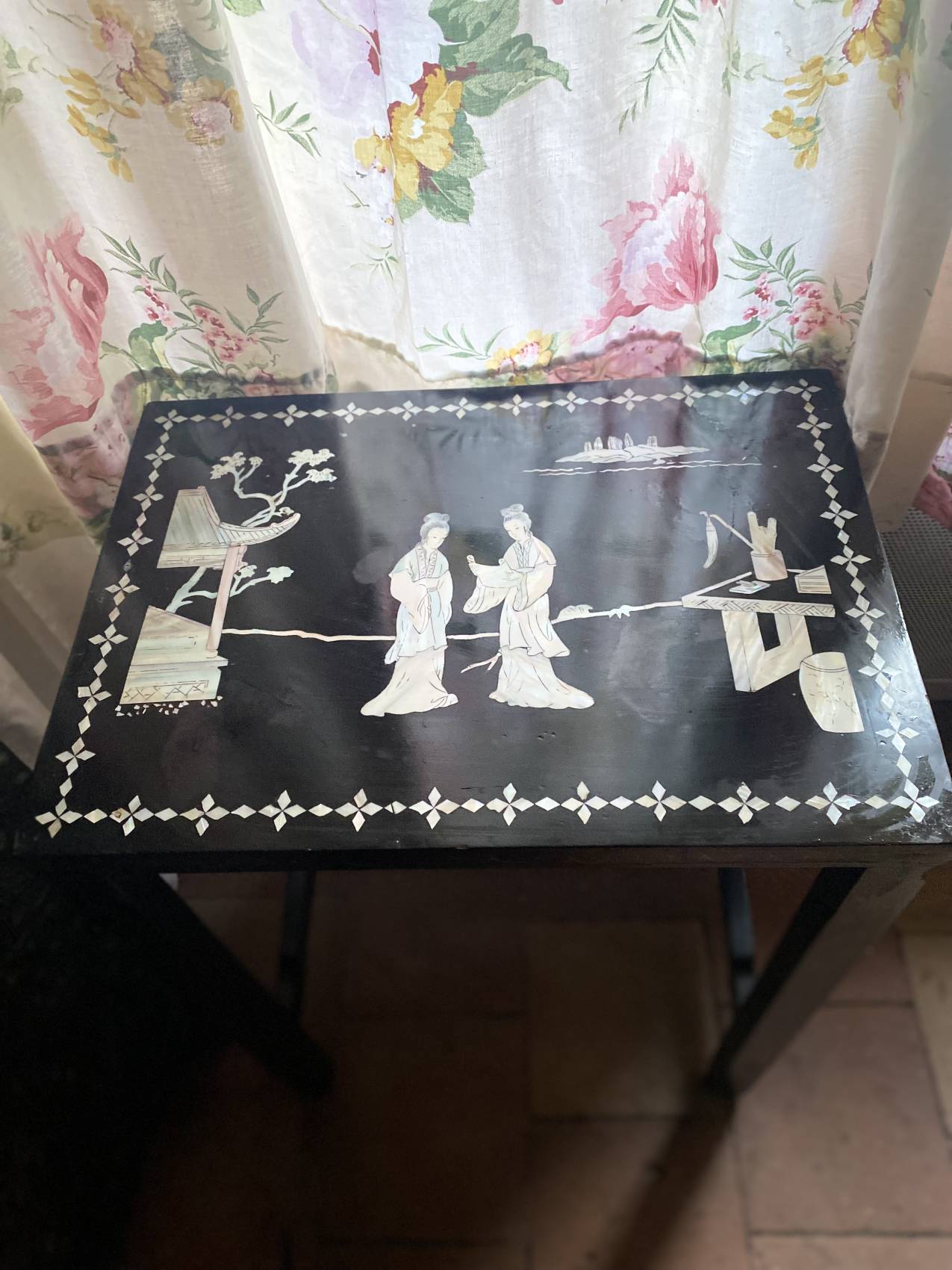 Table chinoise des années 50