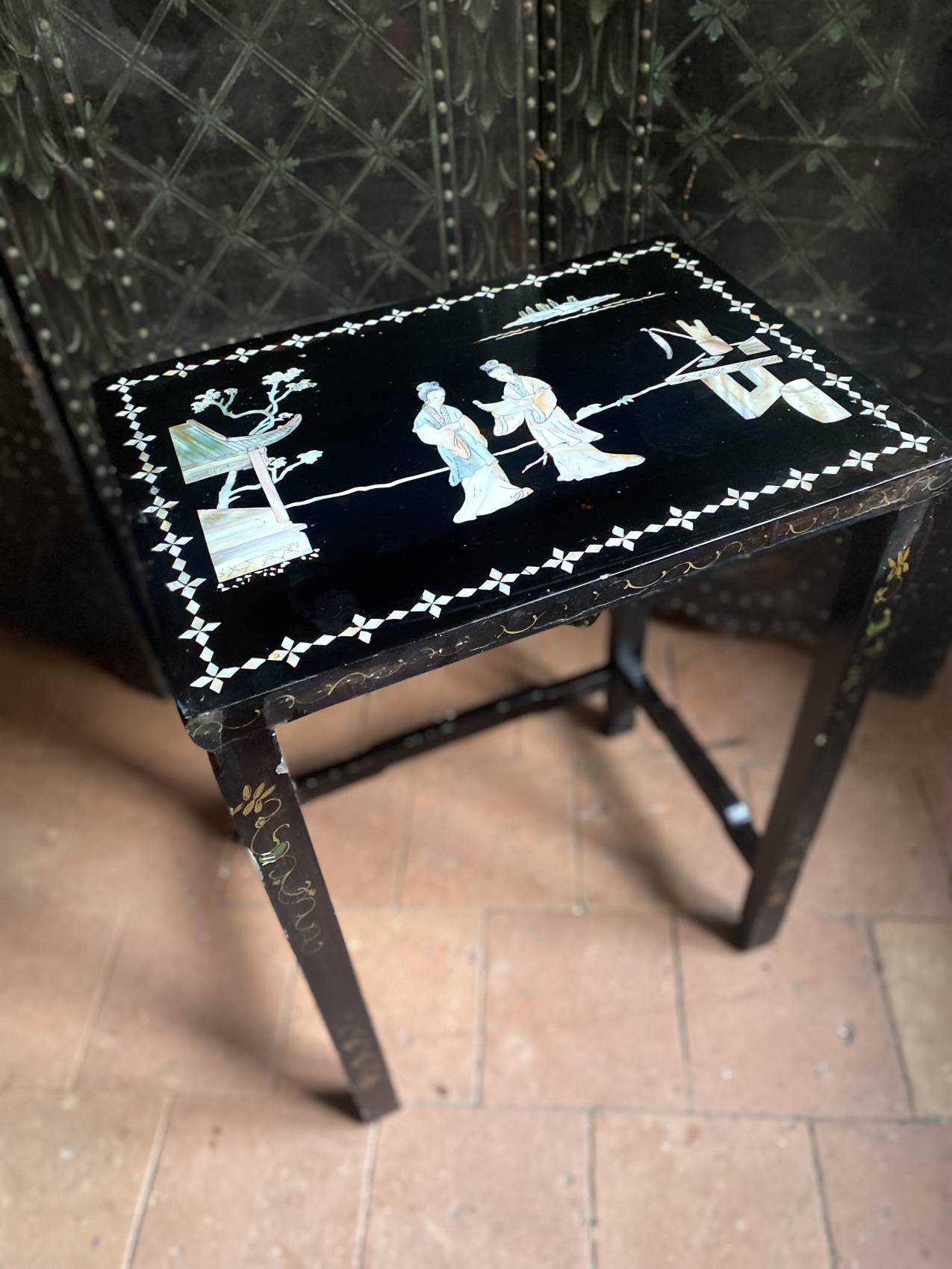 Table chinoise des années 50