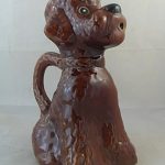 Pichet ancien en faïence barbotine Pouet Laval le chien Caniche