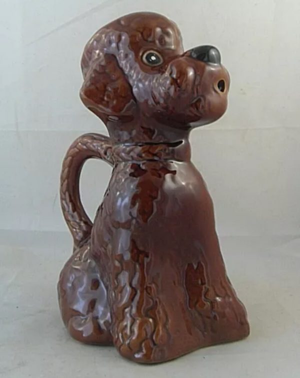 Pichet ancien en faïence barbotine Pouet Laval le chien Caniche