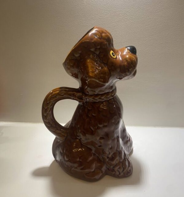 Pichet ancien en faïence barbotine Pouet Laval le chien Caniche