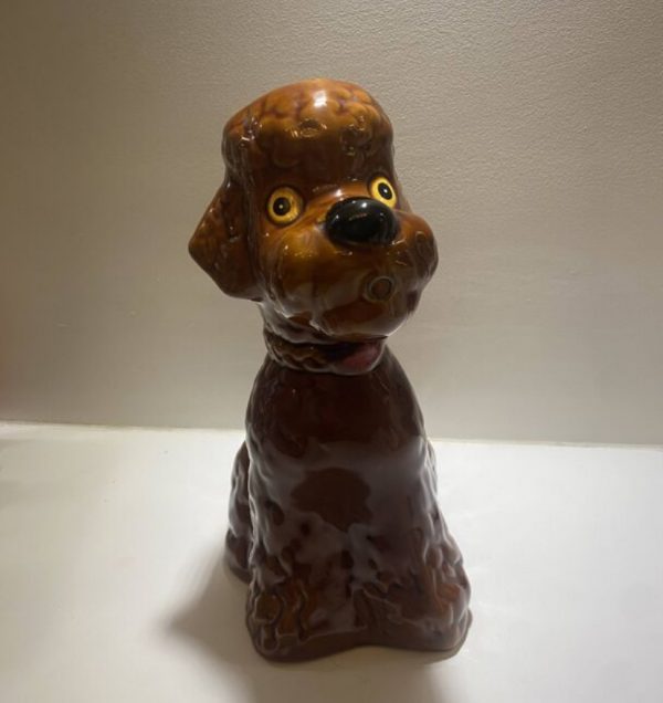 Pichet ancien en faïence barbotine Pouet Laval le chien Caniche