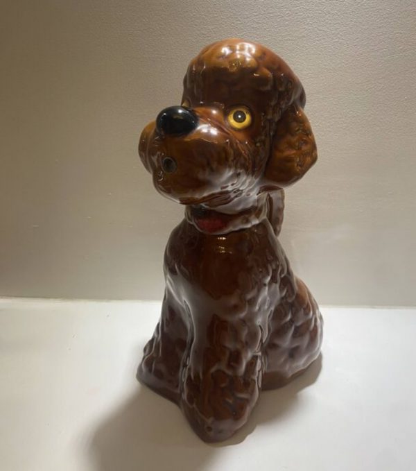 Pichet ancien en faïence barbotine Pouet Laval le chien Caniche