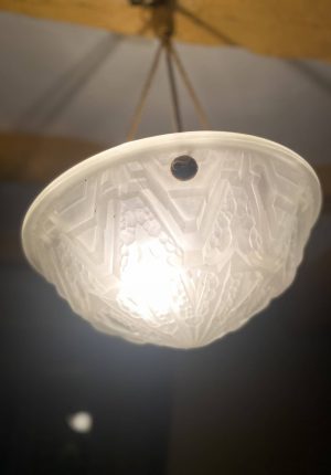 Lustre plafonnier en pâte de verre transparent époque Art Deco
