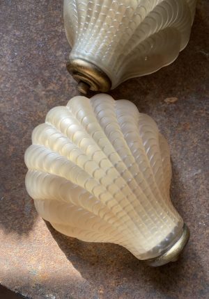 Paire d’appliques époque Art Déco en verre moulé pressé – Élégance et raffinement Trop tad Adopté