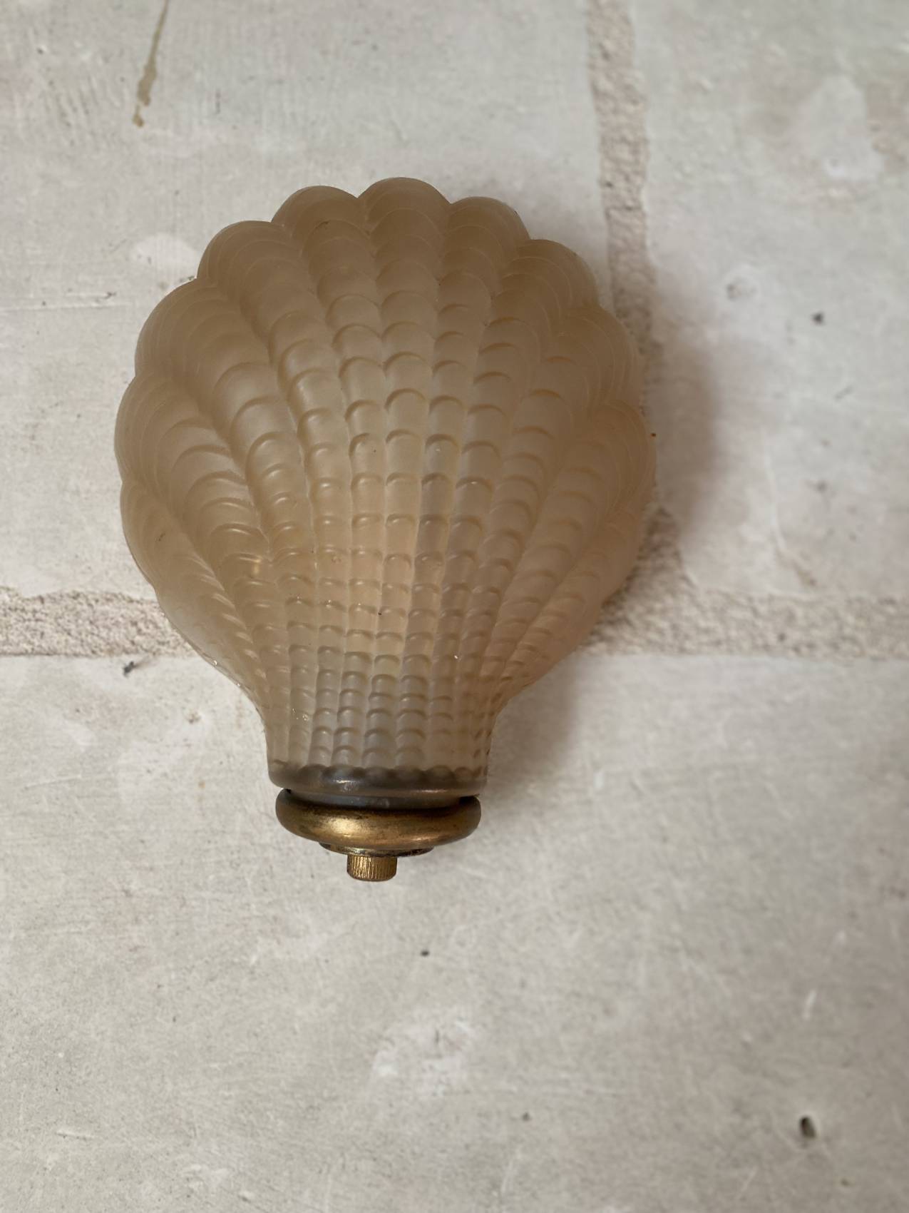 Paire d’appliques époque Art Déco en verre moulé pressé – Élégance et raffinement Trop tad Adopté – Image 5