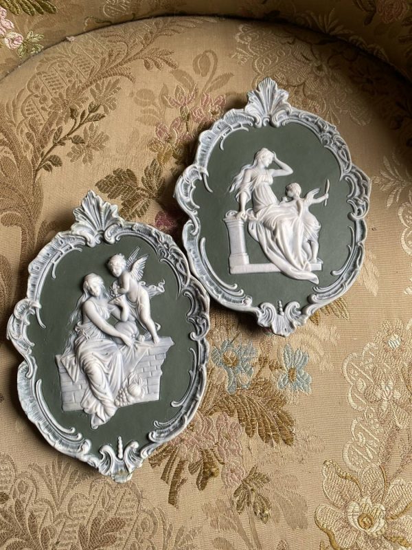 Paire de médaillons – Scènes de l’Amour Antique – Style Wedgwood – Vers 1900 – Image 7