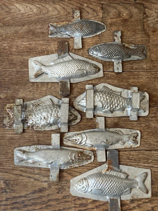 Lot de 8 anciens moules à chocolat – Modèles poisson – Fin XIXe
