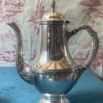 Cafetière ancienne anglaise – métal argenté – élégance intemporelle