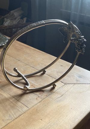 Serviteur à vin en métal argenté – motif grappe de raisin – Élégance à table