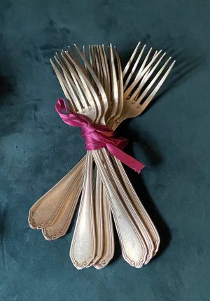 Lot de 8 fourchettes en métal argenté – 21 cm l’élégance à la française
