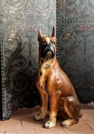 Grand chien en faïence  – Boxer italien – Années 60 – Style Hollywood Regency