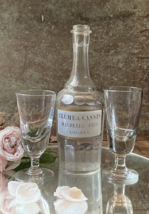 Trio bistrot ancien : carafe de crème de cassis & 2 verres à absinthe – début XXe