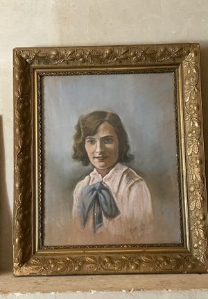 Portrait ancien au pastel Epoque Art Déco – Jeune fille daté 1925 – Cadre d’origine doré - très expressif