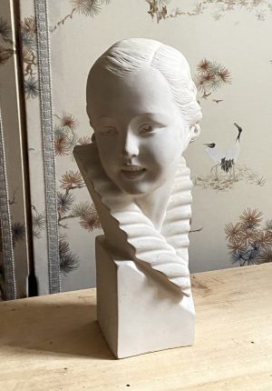 Buste féminin signé Rezl – terre cuite blanche – sculpture Art Déco 1930