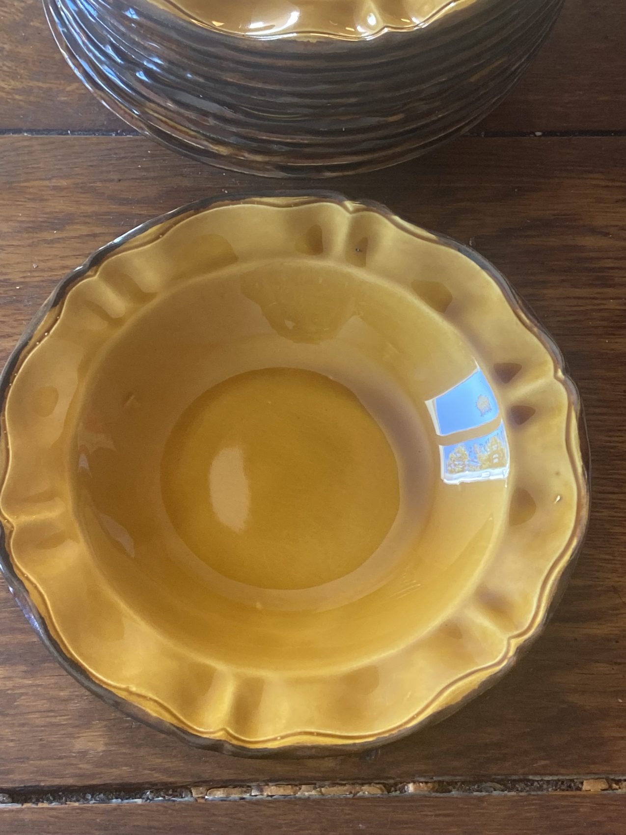 Série de 12 assiettes creuses en faïence de Haute-Provence – Dans le goût de Vallauris– Années 70 – Image 4