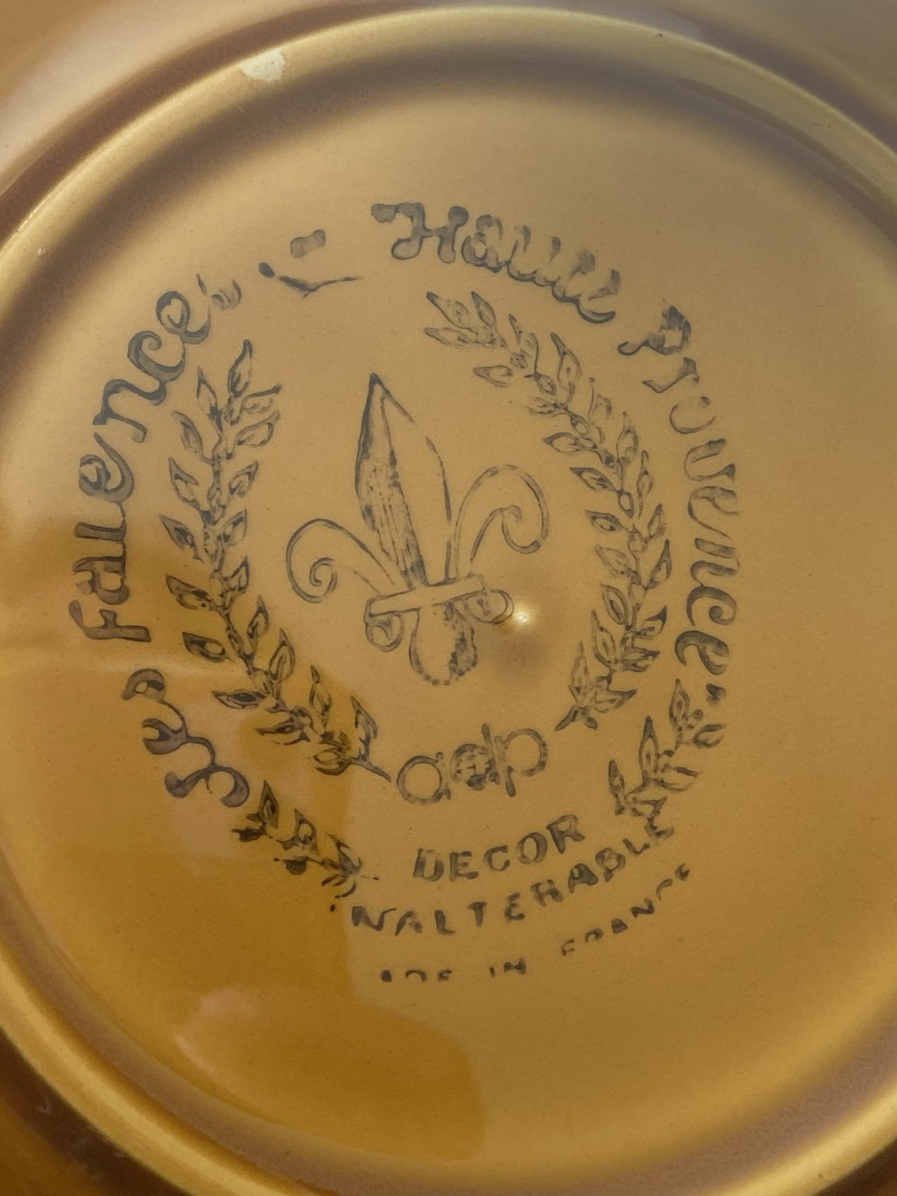 Série de 12 assiettes creuses en faïence de Haute-Provence – Dans le goût de Vallauris– Années 70 – Image 10