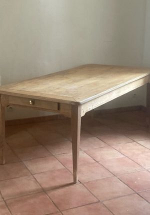 Grande table de ferme renovée