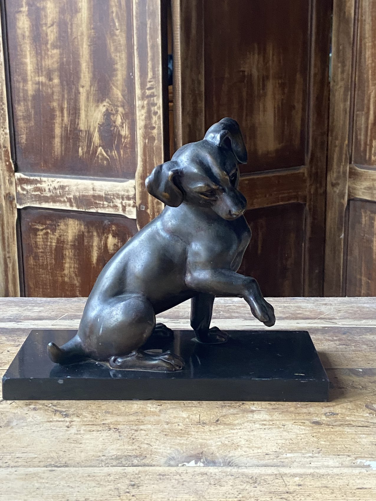 Sculpture animalière d’Iréné Rochard – Chien en régule, époque Art deco – Image 7