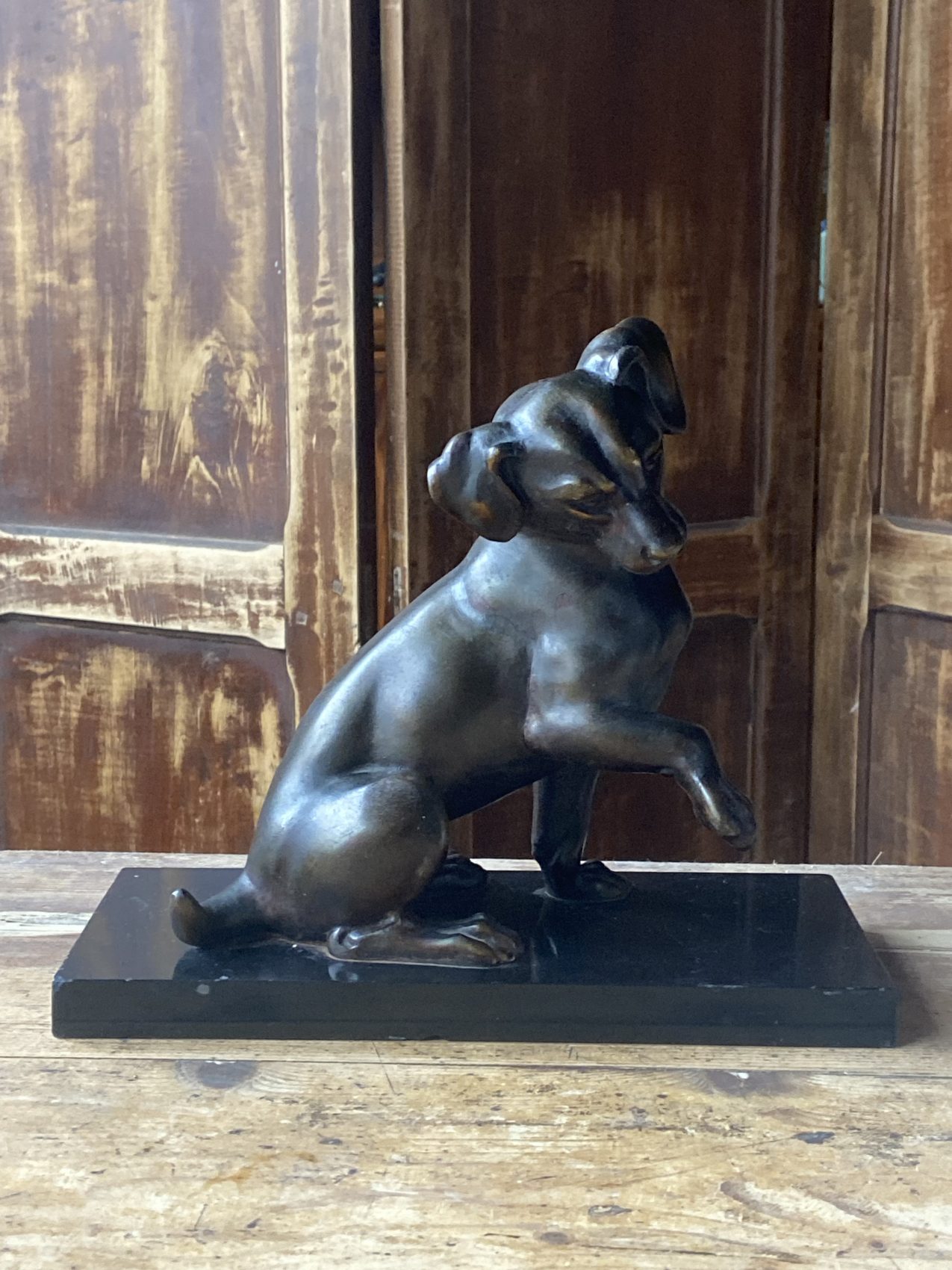 Sculpture animalière d’Iréné Rochard – Chien en régule, époque Art deco – Image 9