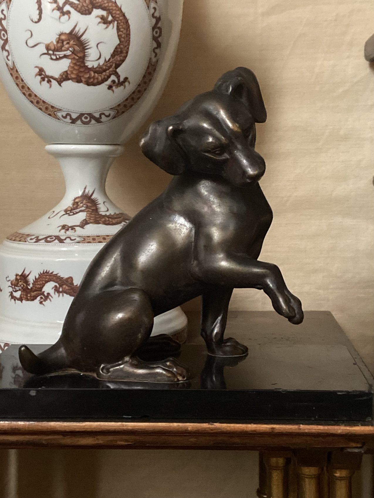 Sculpture animalière d’Iréné Rochard – Chien en régule, époque Art deco