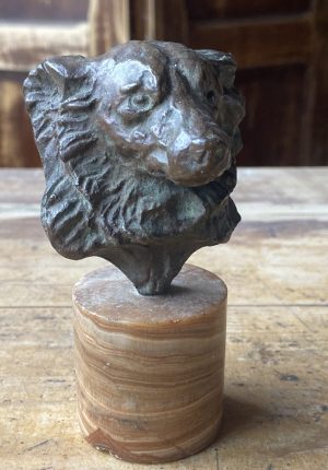 Sculpture en bronze XIXe – Tête de chien sur socle en onyx