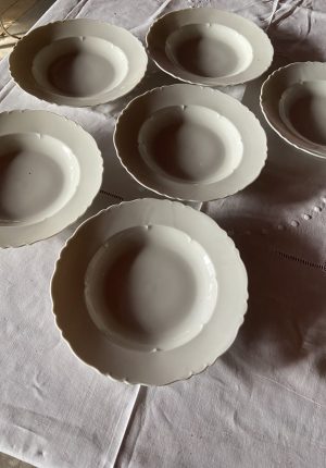 Série  de 10 assiettes creuses Haviland – porcelaine blanche XXᵉ siècle