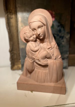 Grande Sculpture en terre cuite « Vierge à l’enfant » signée Rhul - Époque 1900 - L’éloge de la douceur