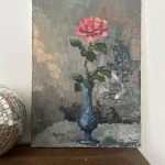 Tableau ancien peinture à l’huile sur toile la rose au vase bleu Époque milieu XXe signé