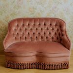 Canapé crapaud vintage des années 60 en velours vieux rose