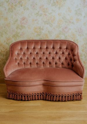 Canapé crapaud vintage des années 60 en velours vieux rose