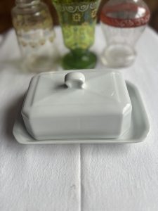 beurrier-en-faience-blanche-pillivuyt