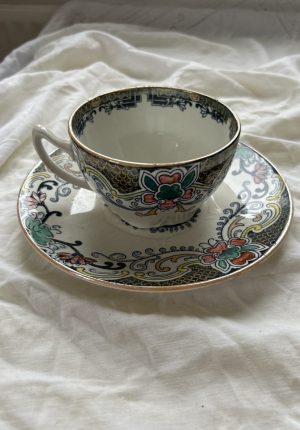 Tasse à thé ancienne Longwy fin XIXᵉ siècle – Motif chinoiserie 