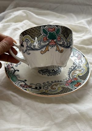 Tasse à thé ancienne Longwy fin XIXᵉ siècle – Motif chinoiserie 