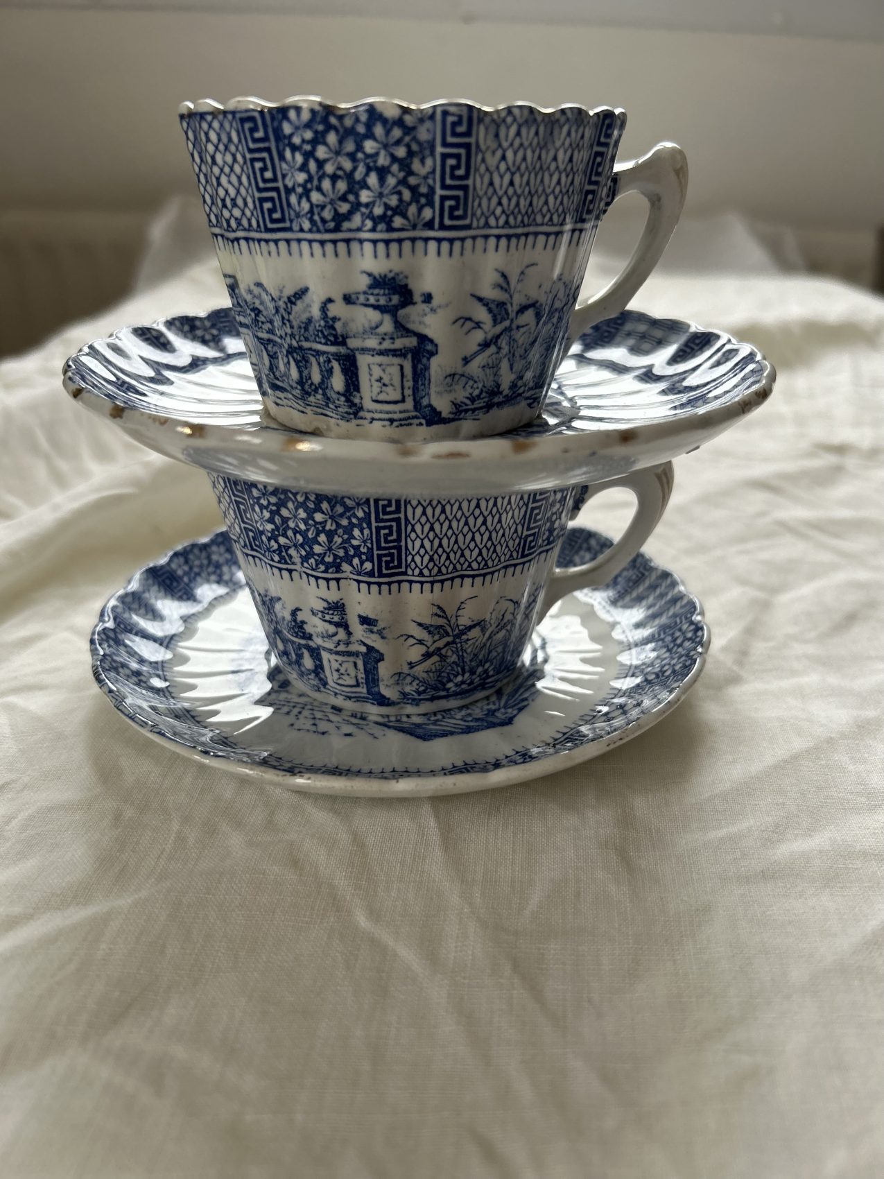 Paire de tasses à thé anciennes KG Lunéville fin XIXᵉ – Décor à l’antique – Faïence française – Image 30