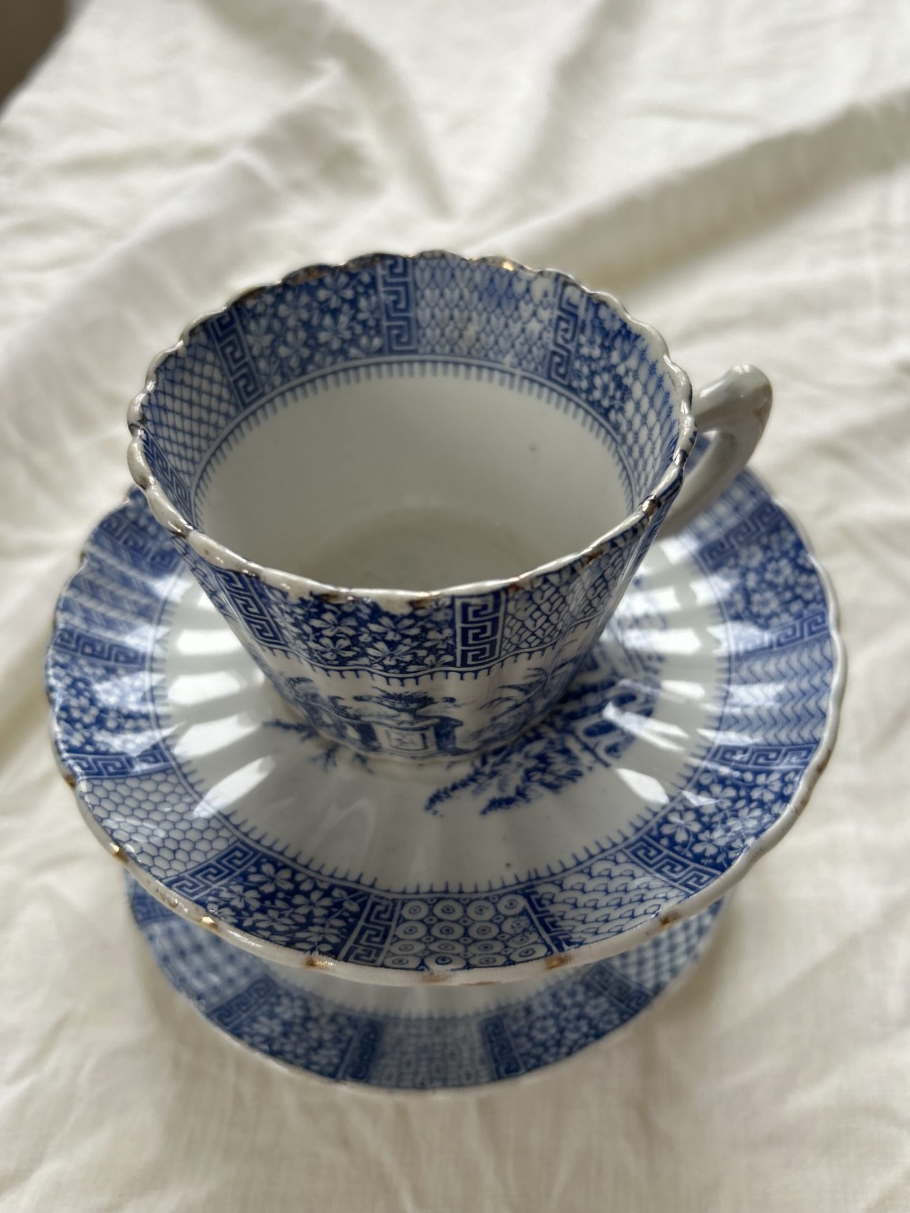 Paire de tasses à thé anciennes KG Lunéville fin XIXᵉ – Décor à l’antique – Faïence française – Image 26