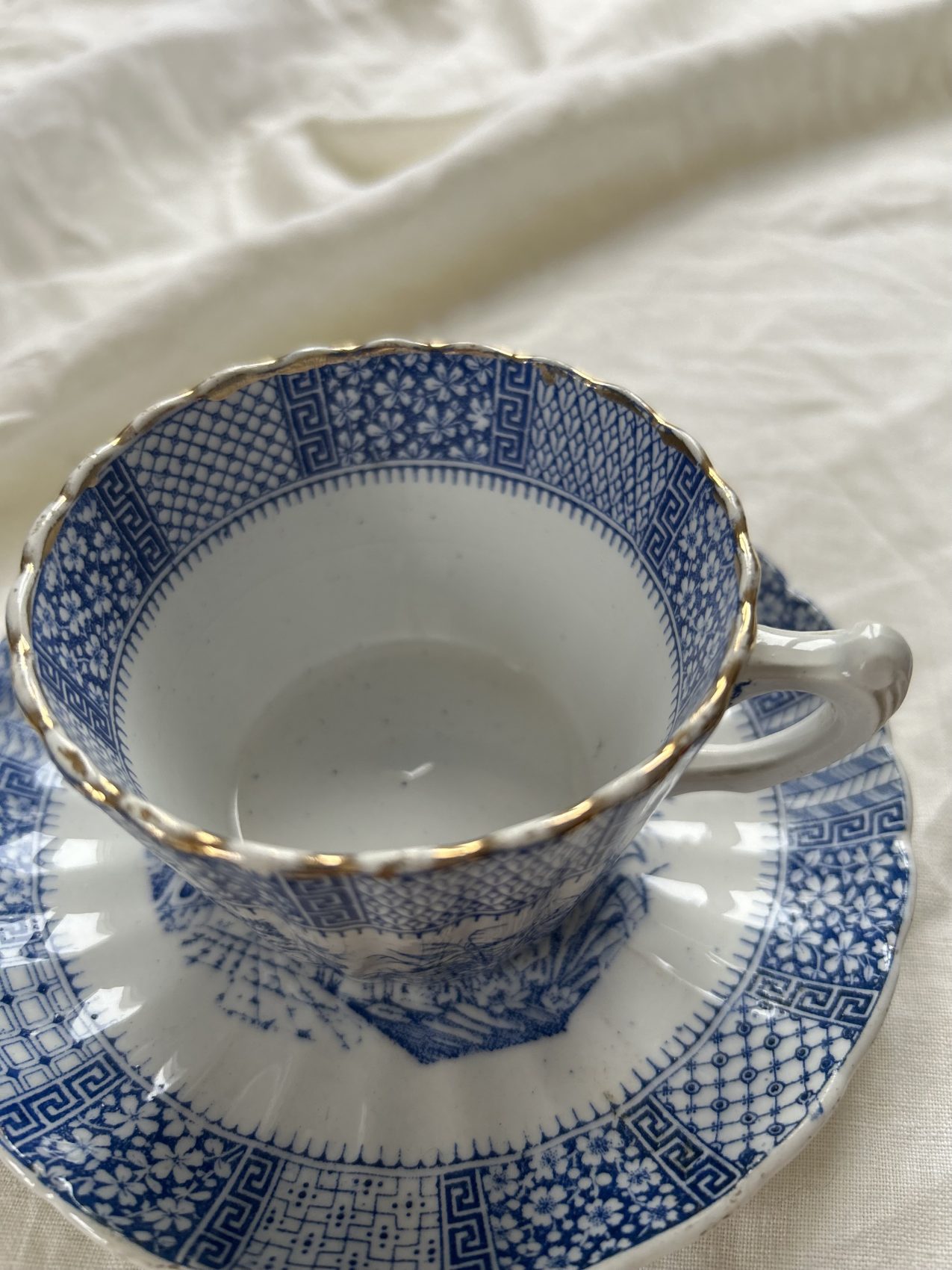Paire de tasses à thé anciennes KG Lunéville fin XIXᵉ – Décor à l’antique – Faïence française – Image 24