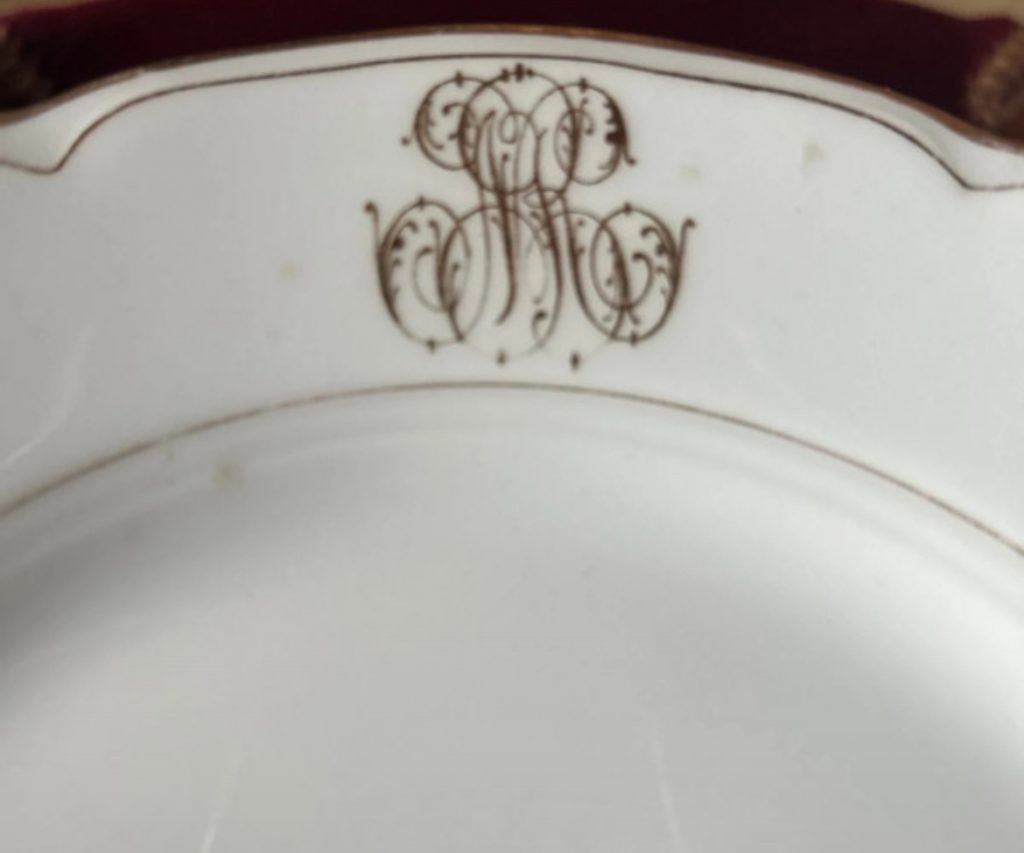 Vaisselles anciennes porcelaine et barbotine