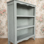 Bibliothèque Bibus ancien en hêtre gris bleuté Prix de vente de 250 euros Livraison partout en France 80 euros Petite bibliothèque ancienne pour petits espaces